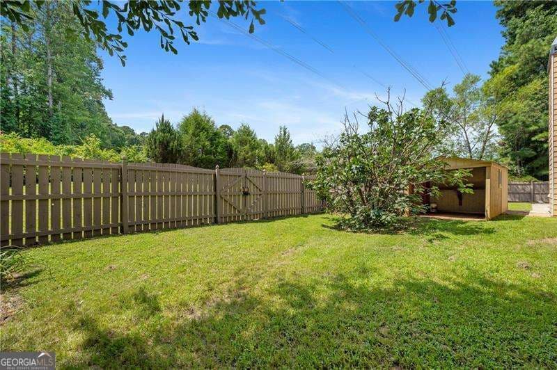 4 bedroom, 2 bathroom, 1,825 sq ft single family residence for rent at 6375 Seymour Place, Acworth, GA 30101 for $2,500 a month — photo 5