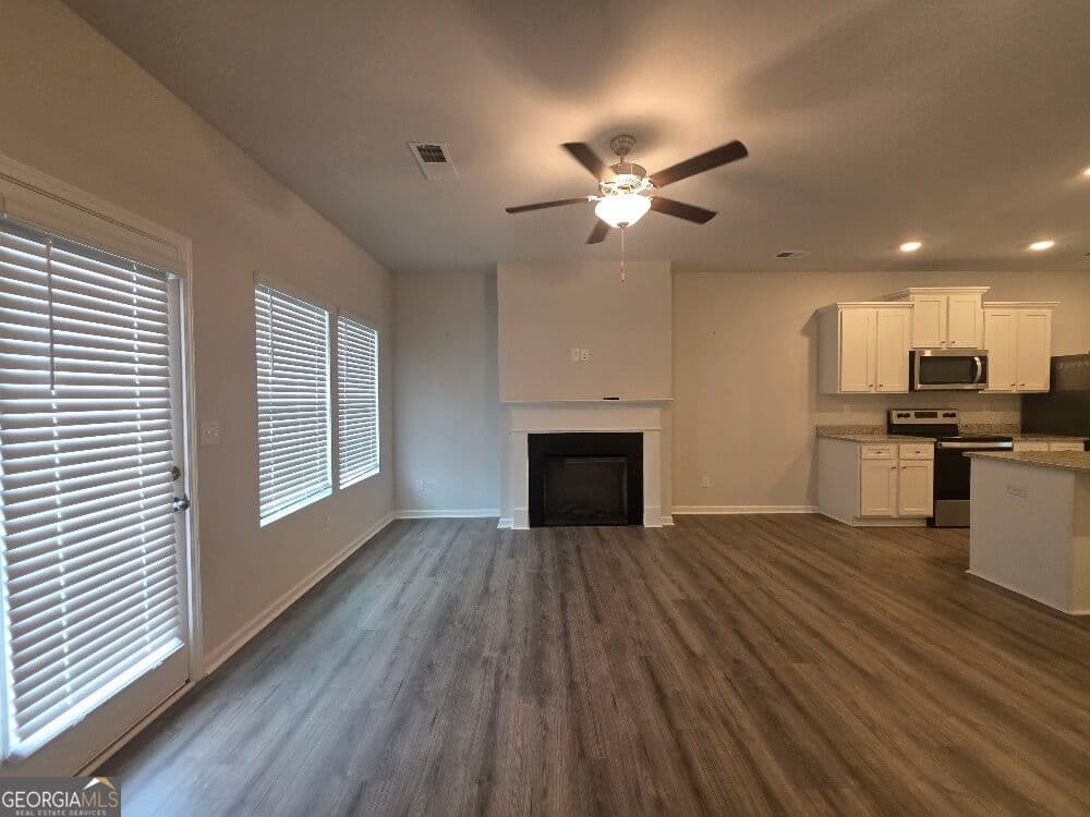 3 bedroom, 2.5 bathroom, 1,500 sq ft townhouse for sale at 4353 Smithgall Court 62, Union City, GA 30291 — photo 3