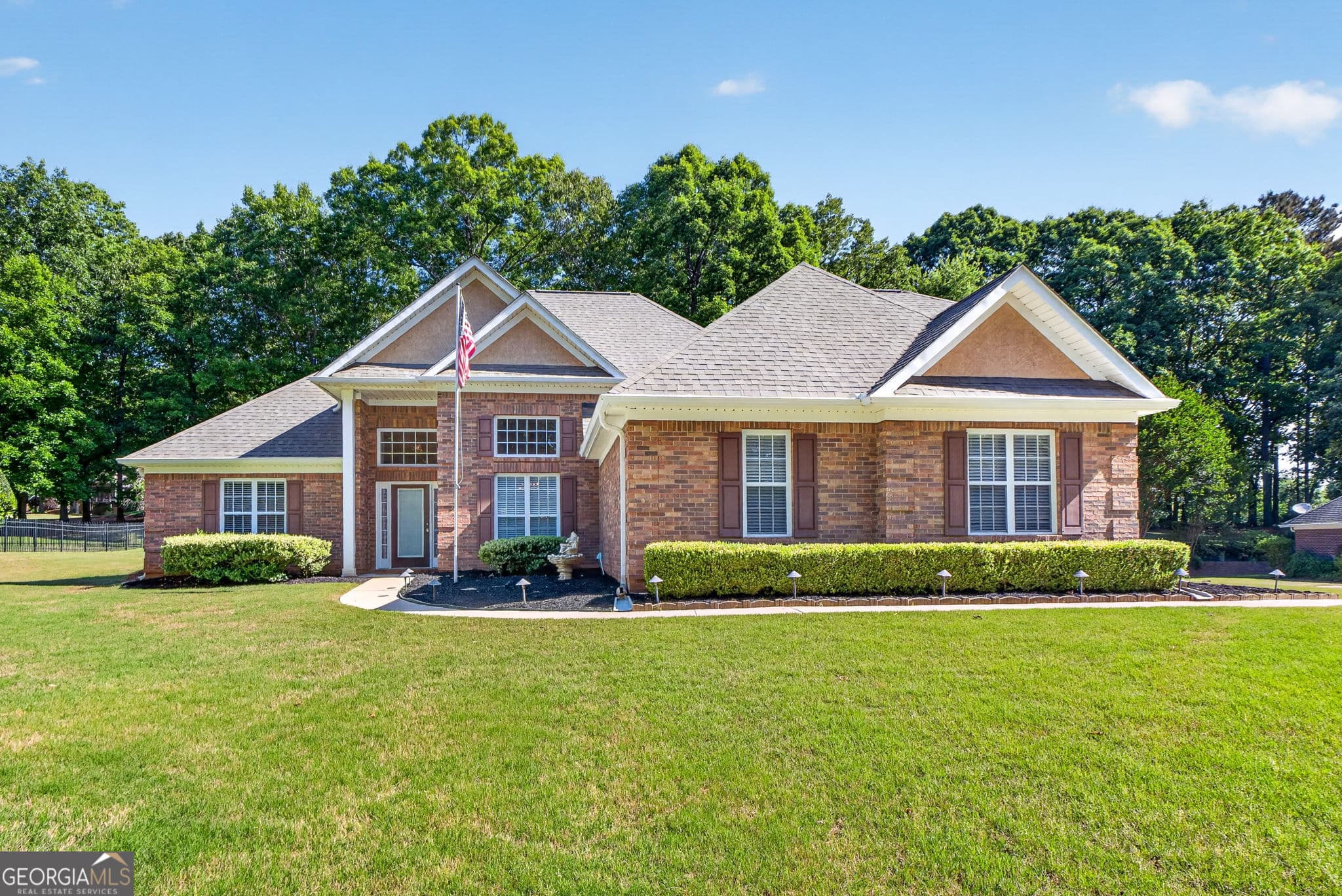 4 bedroom, 3.5 bathroom, 2,600 sq ft single family residence for sale at 1625 Lake Dow Road, Mcdonough, GA 30252 — photo 3