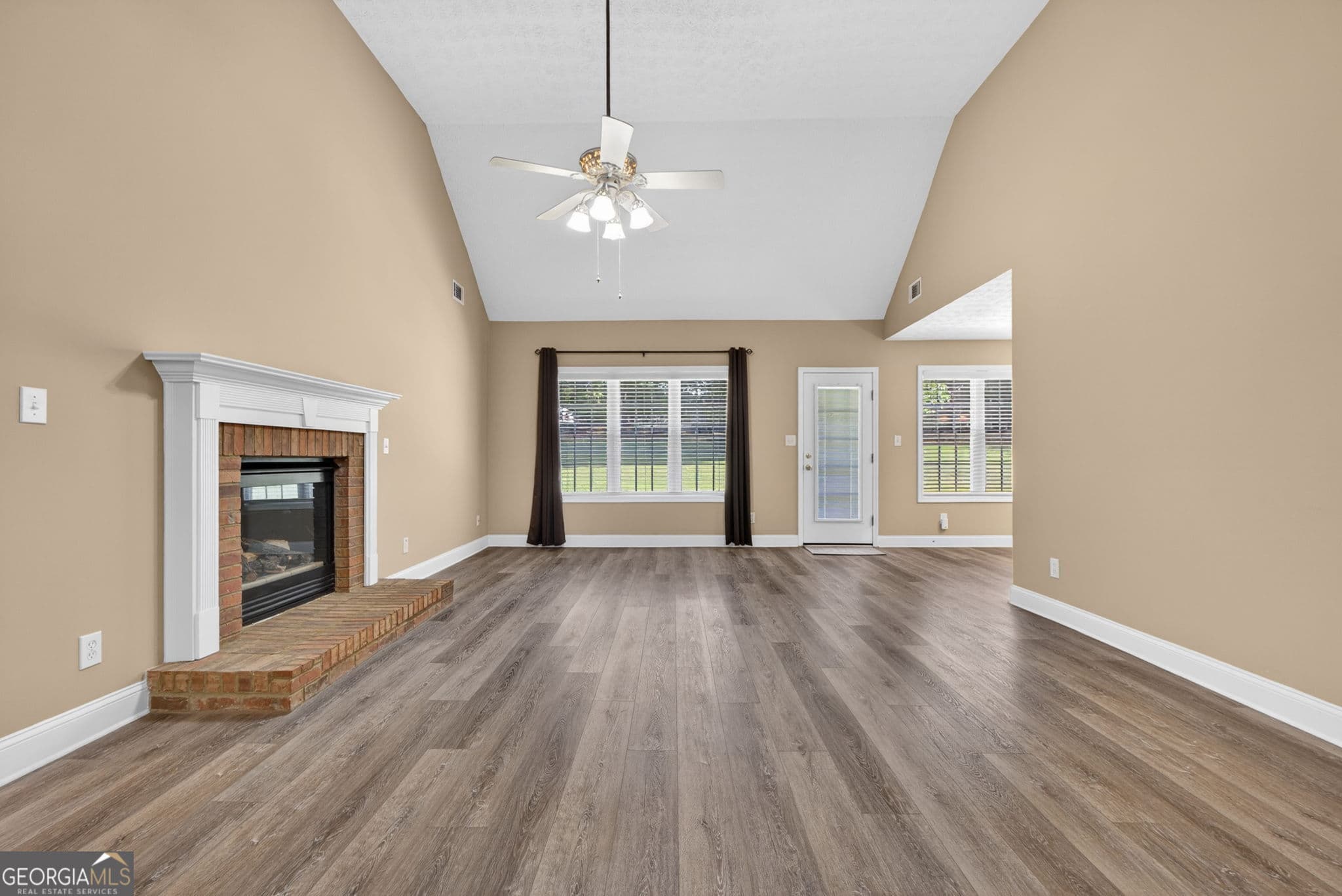 4 bedroom, 3.5 bathroom, 2,600 sq ft single family residence for sale at 1625 Lake Dow Road, Mcdonough, GA 30252 — photo 4
