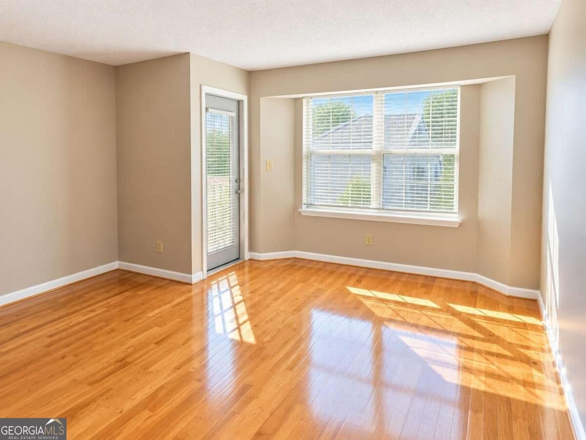 1 bedroom, 1 bathroom condominium for rent at 2037 Chastain Park Court, Atlanta, GA 30342 for $1,679 a month — photo 2
