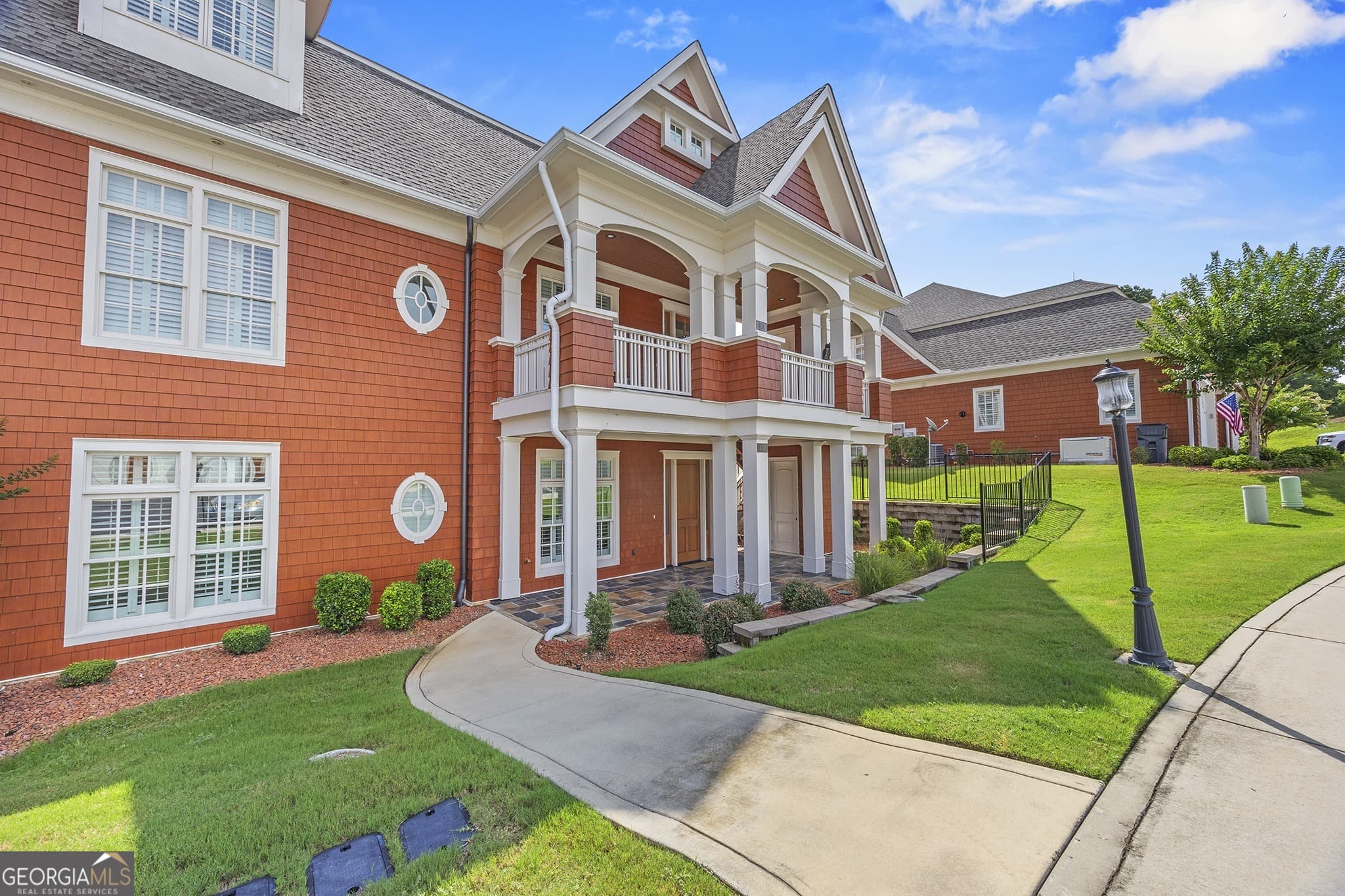 3 bedroom, 3.5 bathroom, 2,020 sq ft condominium for sale at 140 Silver Birch Lane 402, Milledgeville, GA 31061 — photo 2