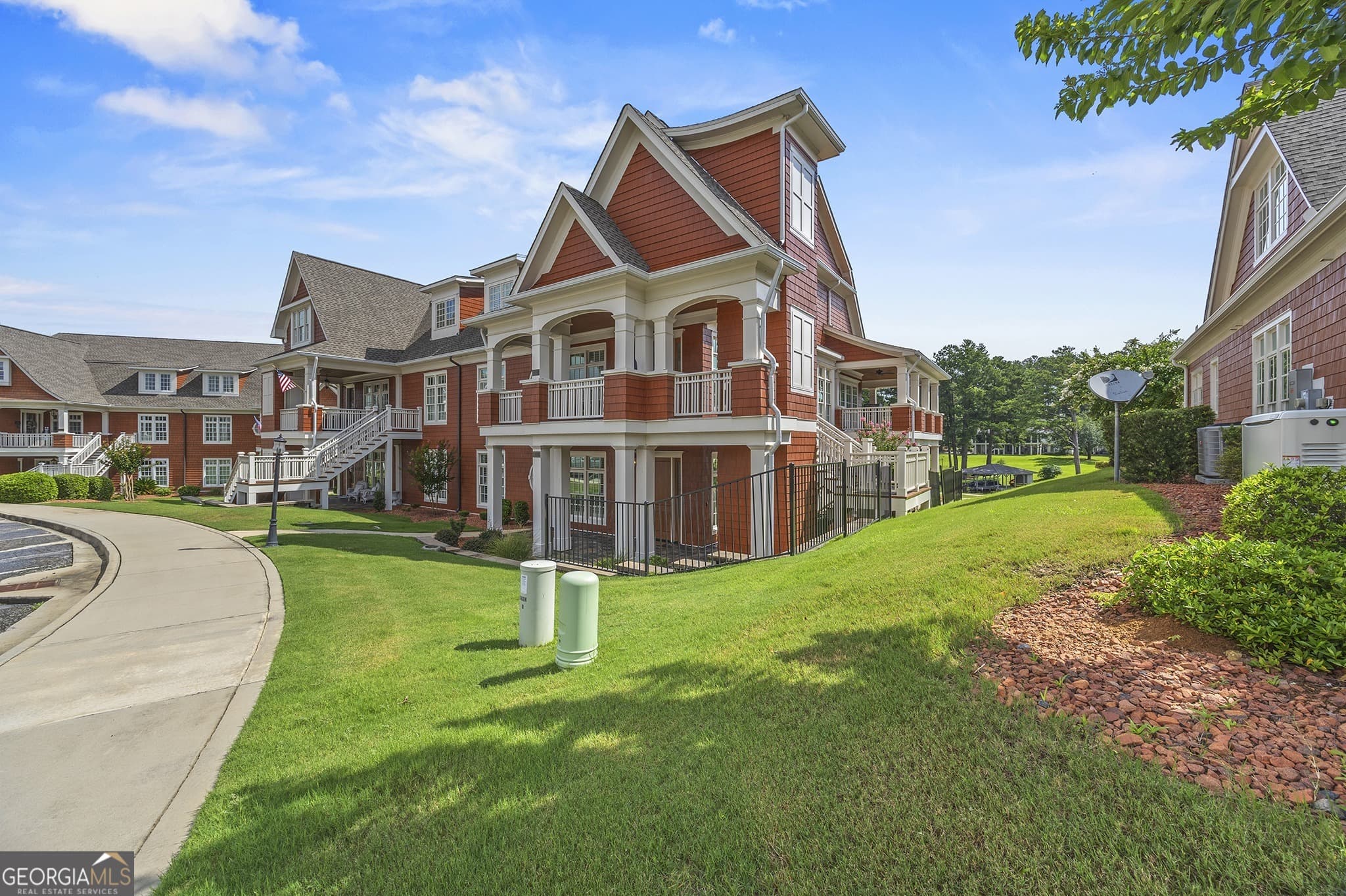 3 bedroom, 3.5 bathroom, 2,020 sq ft condominium for sale at 140 Silver Birch Lane 402, Milledgeville, GA 31061 — photo 3