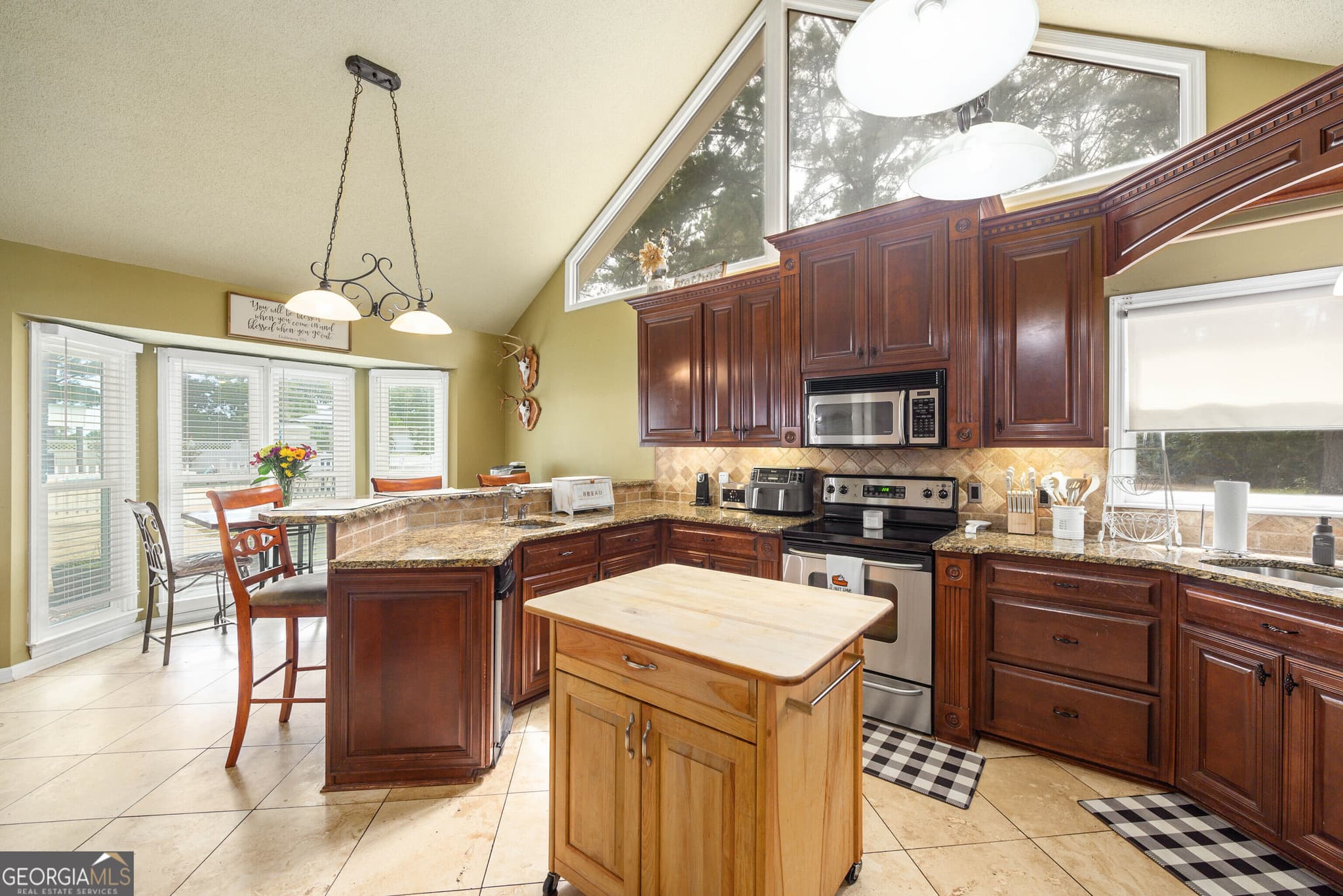 3 bedroom, 2 bathroom, 2,097 sq ft single family residence for sale at 183 Hickory Nut Hollow, Box Springs, GA 31801 — photo 3