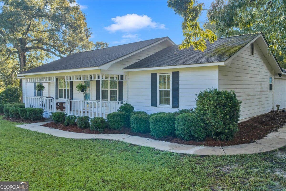 3 bedroom, 2 bathroom, 1,536 sq ft single family residence under contract at 2020 Dublin Eastman Road, Dexter, GA 31019 — photo 3