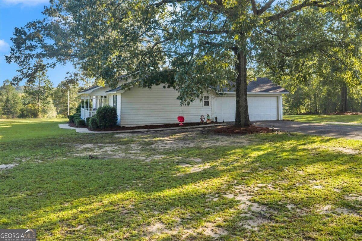 3 bedroom, 2 bathroom, 1,536 sq ft single family residence under contract at 2020 Dublin Eastman Road, Dexter, GA 31019 — photo 4