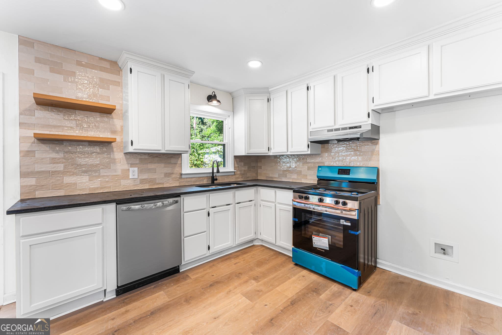 3 bedroom, 2 bathroom, 1,456 sq ft single family residence under contract at 205 Bassett Street, Centerville, GA 31028 — photo 10