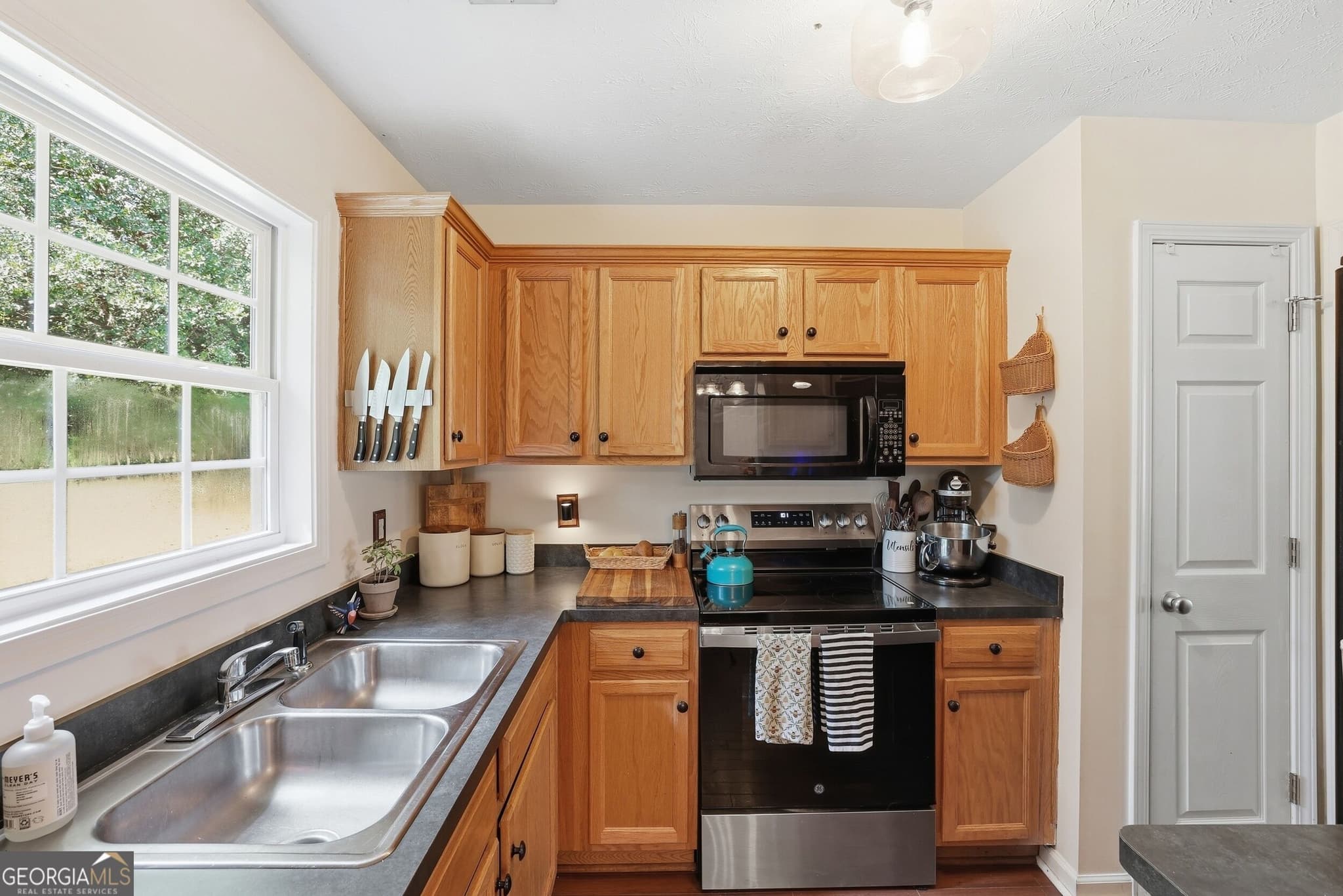 3 bedroom, 2 bathroom, 1,207 sq ft single family residence for sale at 10 Strickland Way, Lavonia, GA 30553 — photo 6