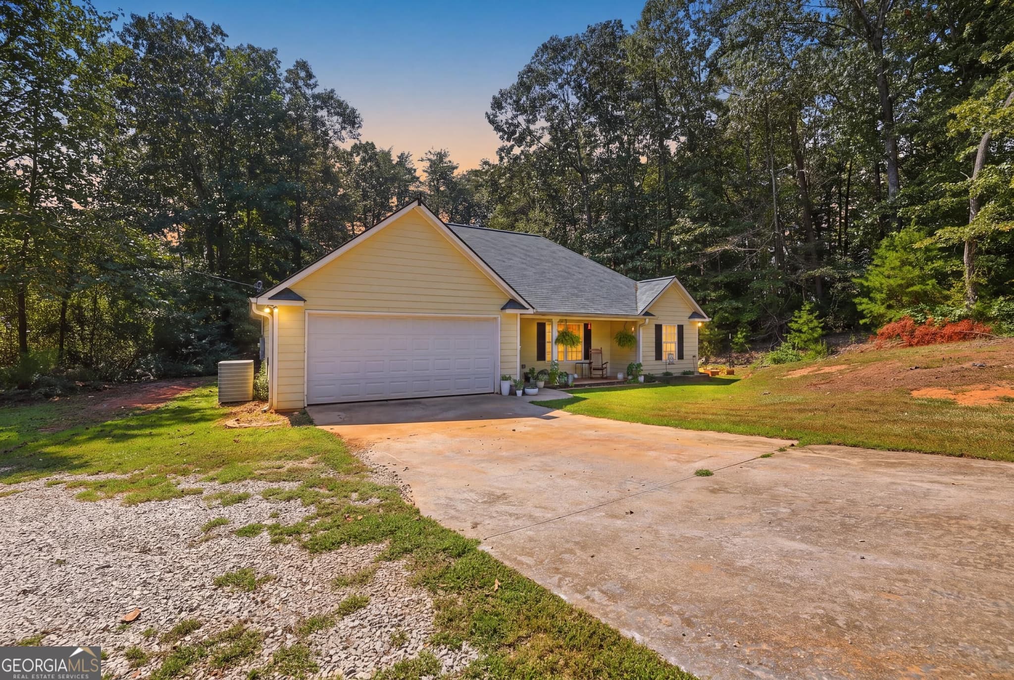 3 bedroom, 2 bathroom, 1,207 sq ft single family residence for sale at 10 Strickland Way, Lavonia, GA 30553 — photo 4