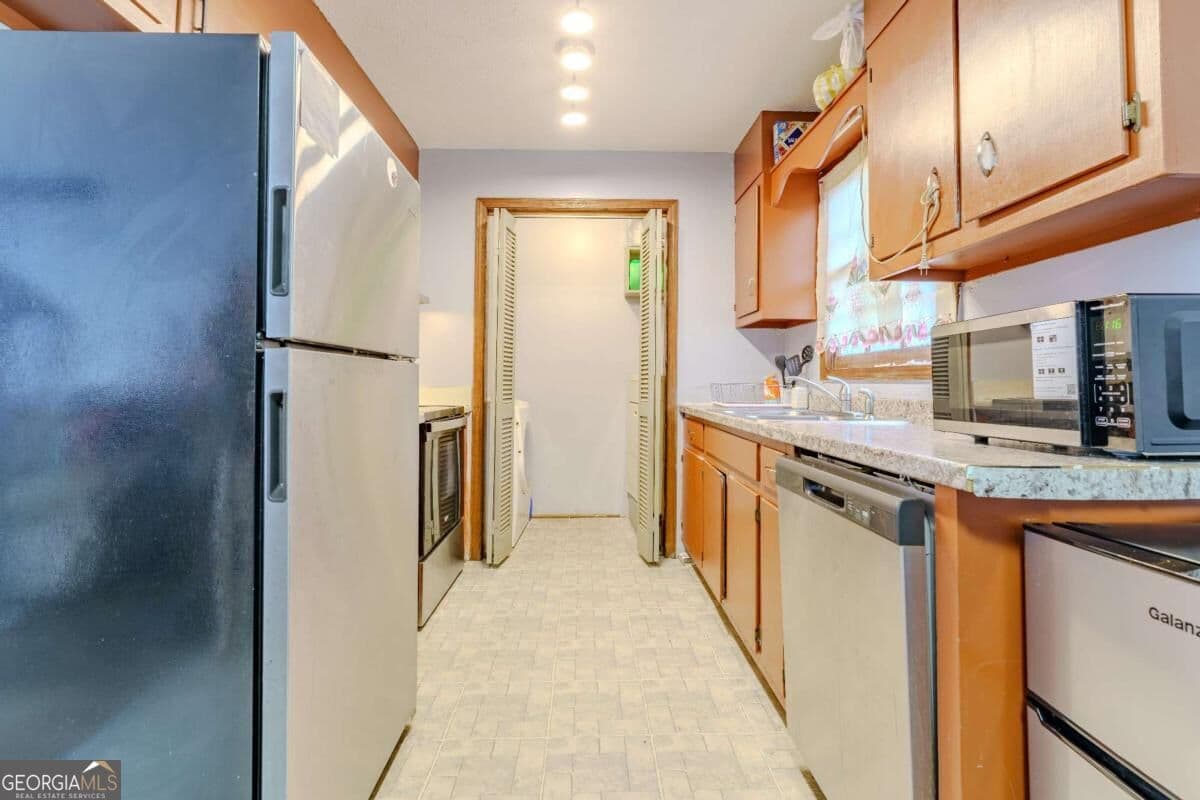 3 bedroom, 1.5 bathroom, 1,008 sq ft single family residence for sale at 6543 Sage Street, Doraville, GA 30340 — photo 6