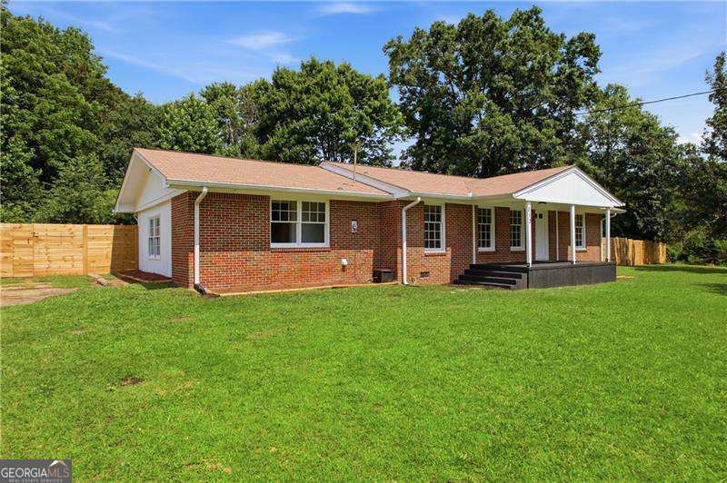 3 bedroom, 2 bathroom, 1,738 sq ft single family residence sold at 213 Wilbanks Circle, Dallas, GA 30132