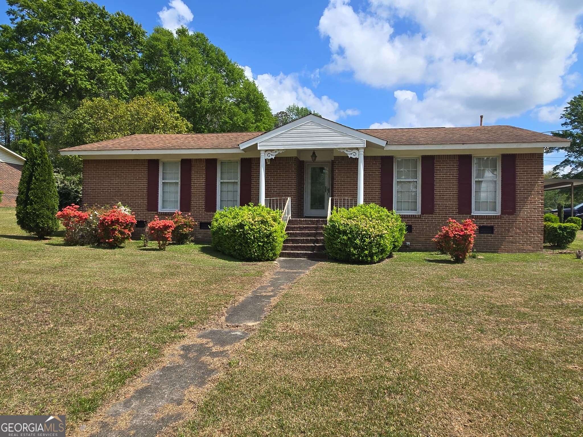 3 bedroom, 2 bathroom, 1,972 sq ft single family residence for sale at 101 Skyline Drive, Barnesville, GA 30204 — photo 2