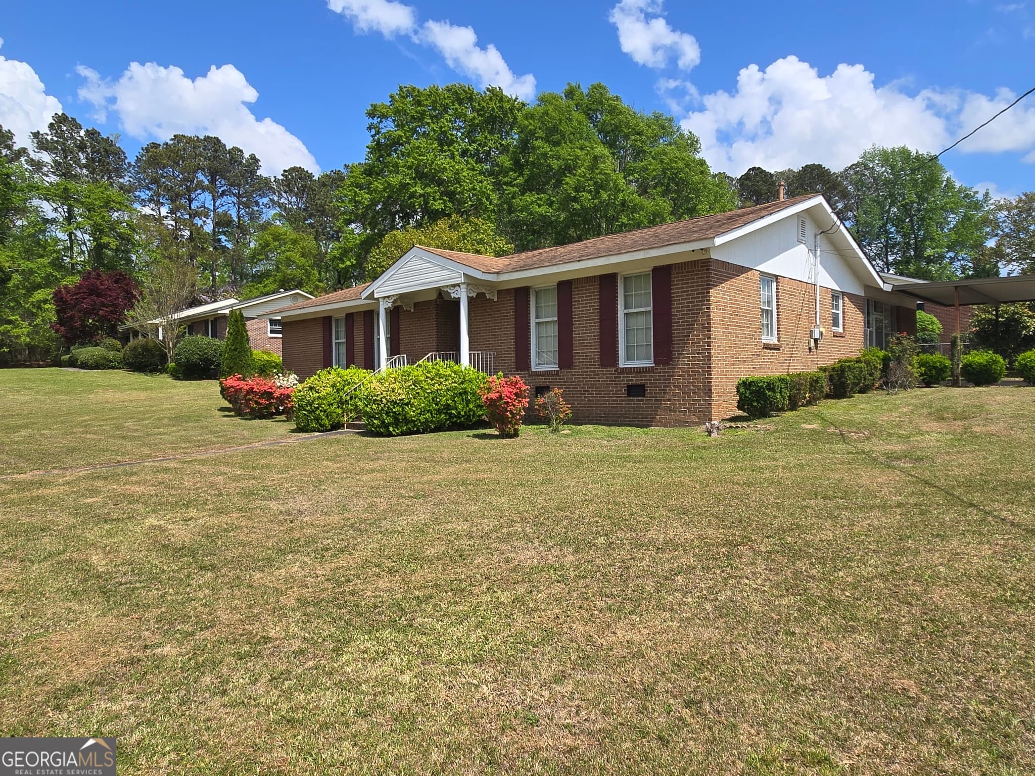 3 bedroom, 2 bathroom, 1,972 sq ft single family residence for sale at 101 Skyline Drive, Barnesville, GA 30204 — photo 3
