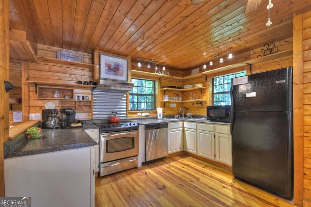 2 bedroom, 2 bathroom, 1,423 sq ft cabin,single family residence for sale at 5757 Old Bucktown Road, Ellijay, GA 30536 — photo 6