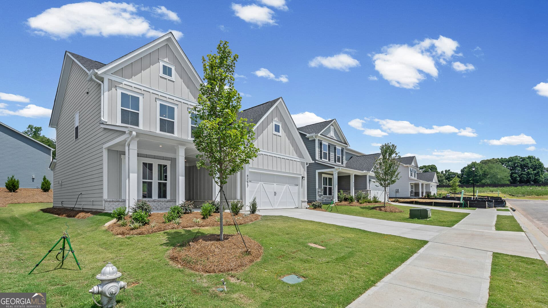 3 bedroom, 2.5 bathroom, 2,444 sq ft single family residence for sale at 4753 Sunburst Street, Flowery Branch, GA 30542 — photo 2