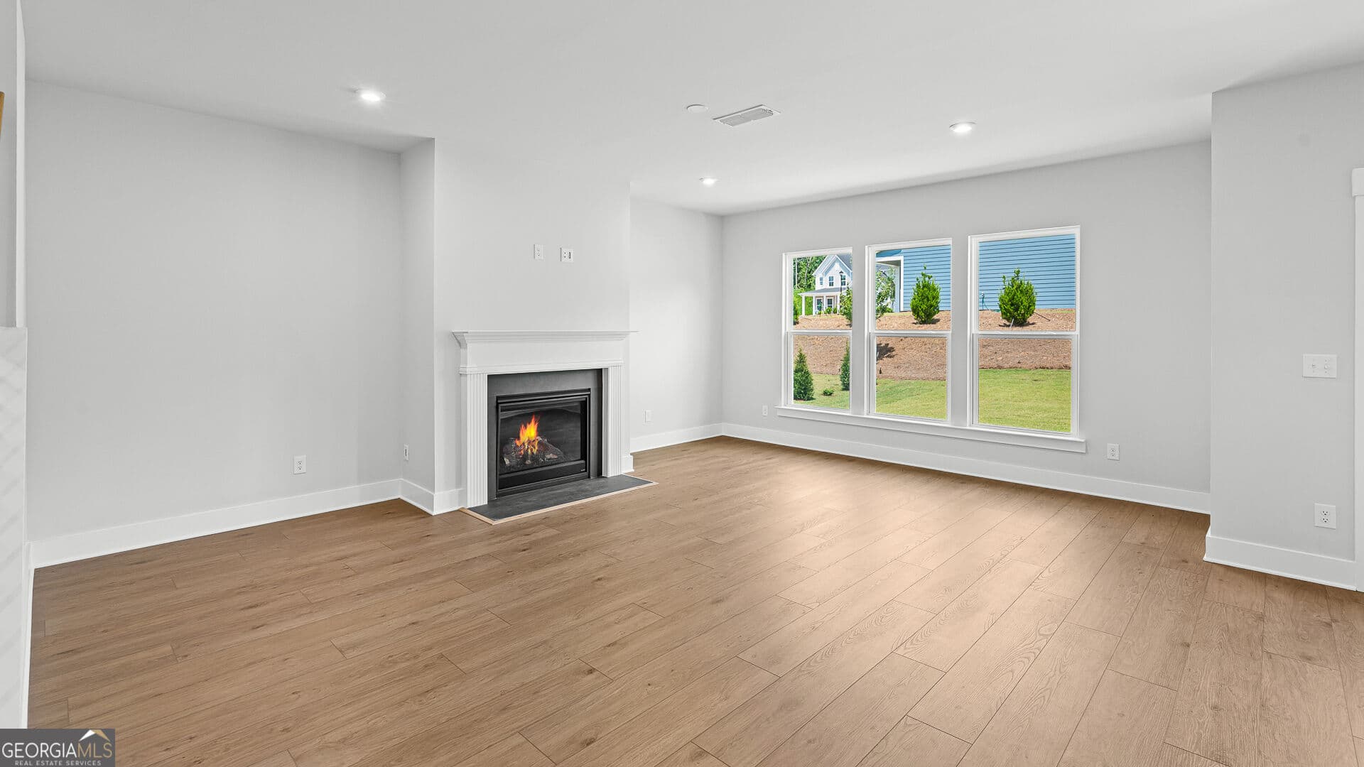 3 bedroom, 2.5 bathroom, 2,444 sq ft single family residence for sale at 4753 Sunburst Street, Flowery Branch, GA 30542 — photo 7