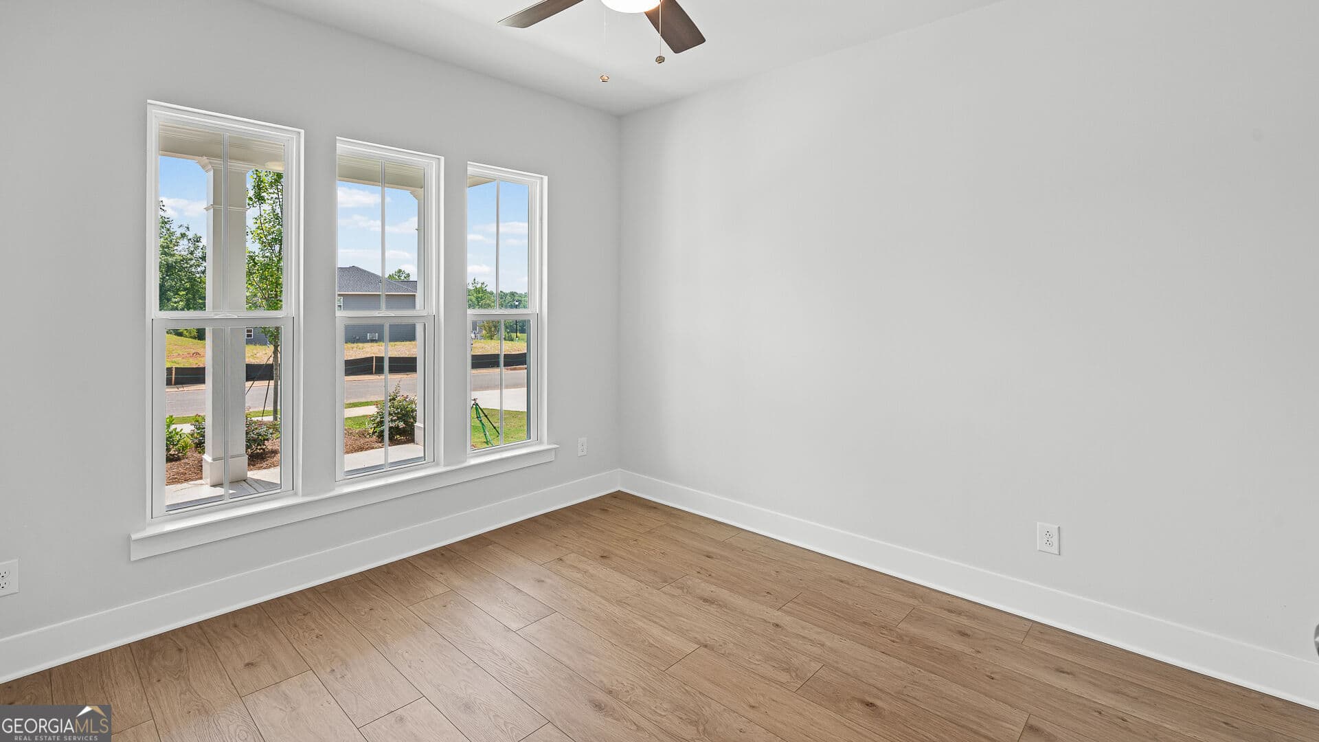3 bedroom, 2.5 bathroom, 2,444 sq ft single family residence for sale at 4753 Sunburst Street, Flowery Branch, GA 30542 — photo 5