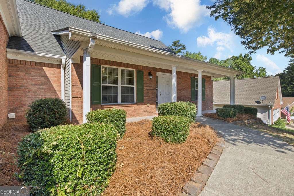 4 bedroom, 3.5 bathroom, 2,158 sq ft single family residence for sale at 1095 Jasmine Drive, Jefferson, GA 30549 — photo 6