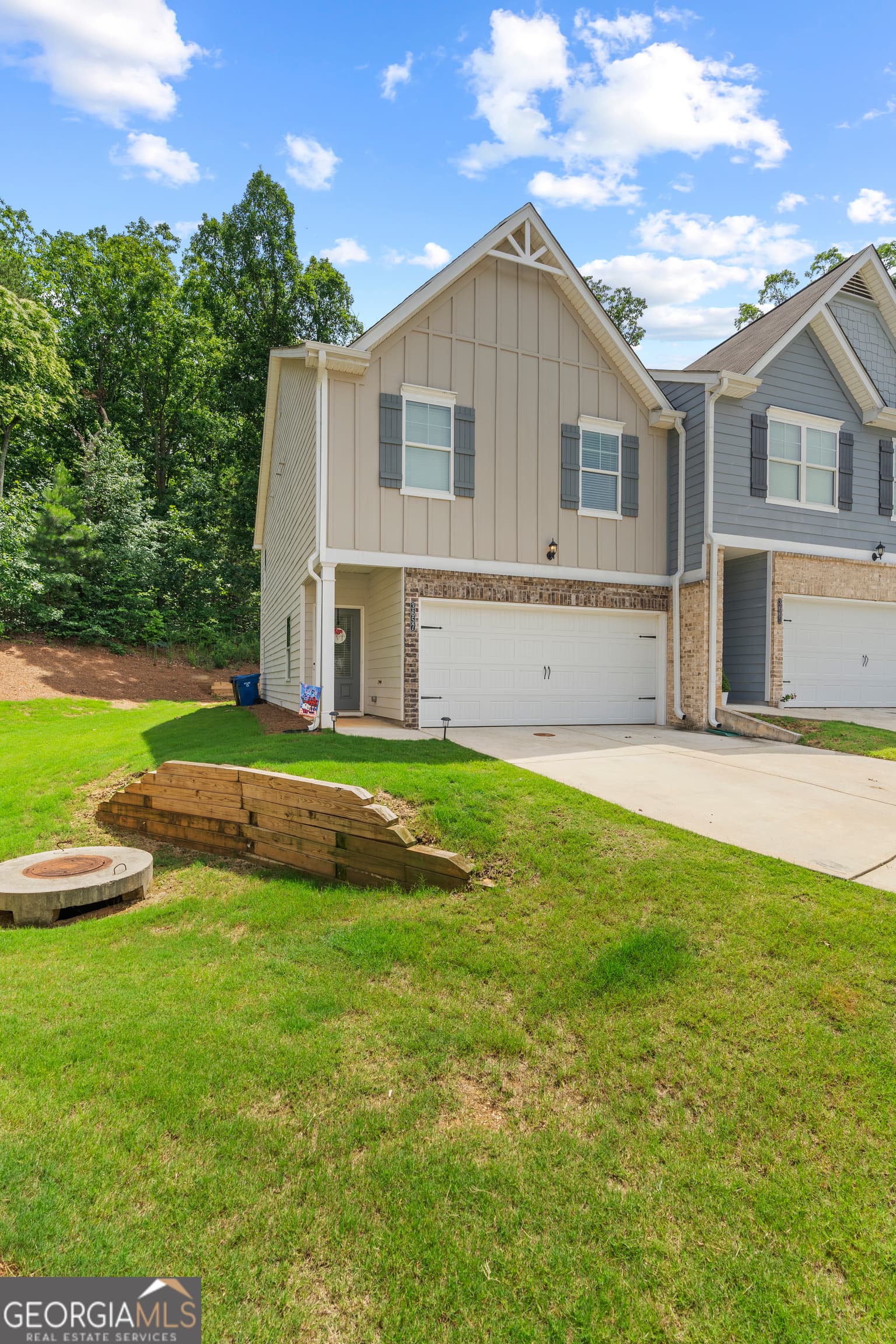 3 bedroom, 2.5 bathroom, 1,600 sq ft townhouse for sale at 3657 Abbey Way, Gainesville, GA 30507 — photo 3