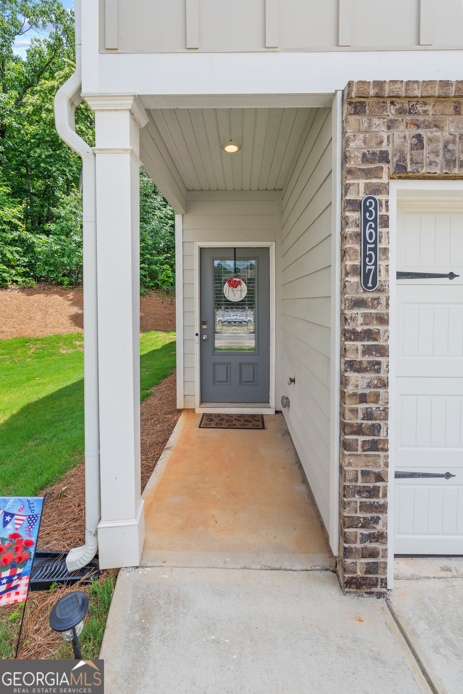 3 bedroom, 2.5 bathroom, 1,600 sq ft townhouse for sale at 3657 Abbey Way, Gainesville, GA 30507 — photo 5