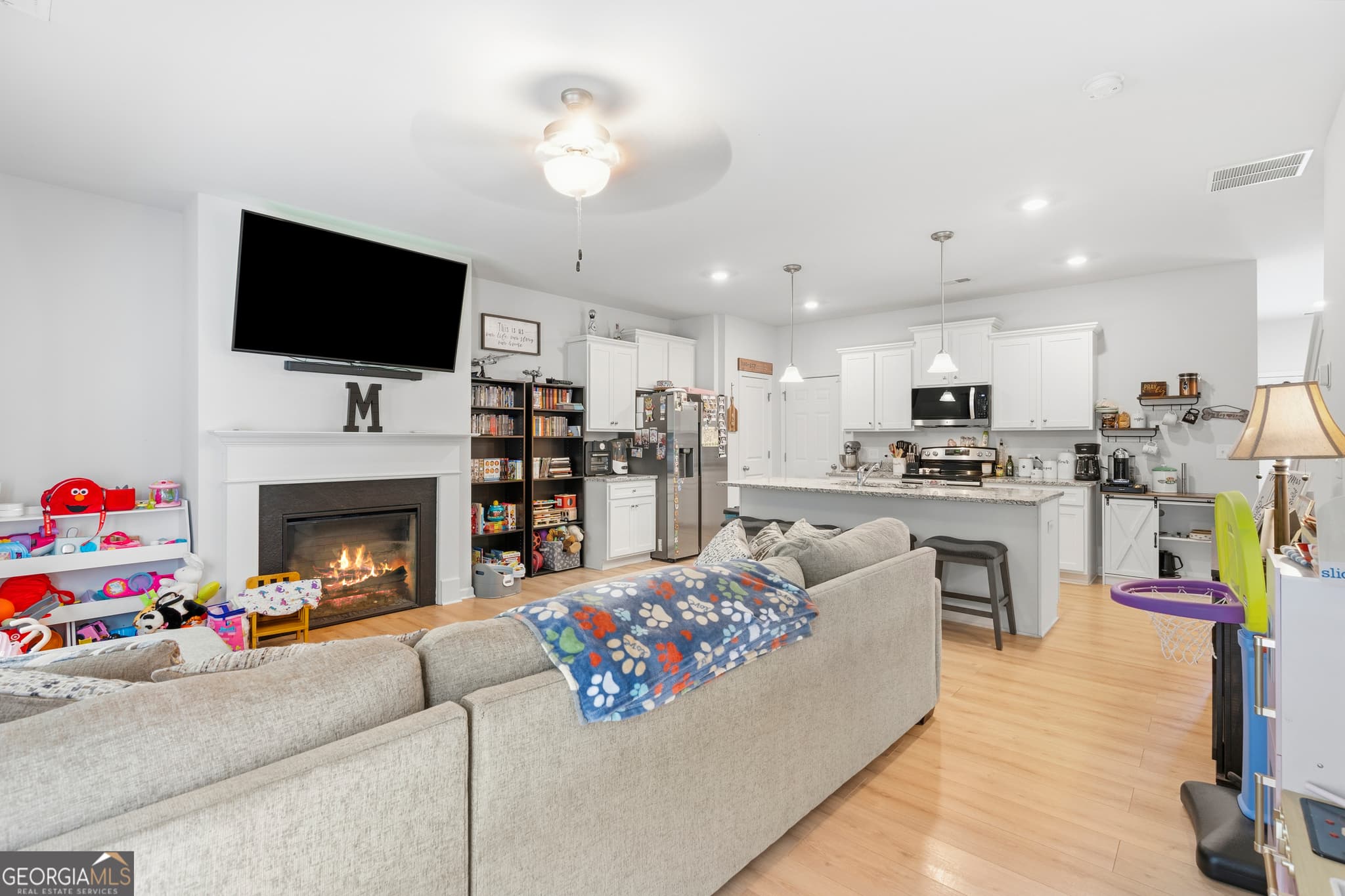 3 bedroom, 2.5 bathroom, 1,600 sq ft townhouse for sale at 3657 Abbey Way, Gainesville, GA 30507 — photo 9