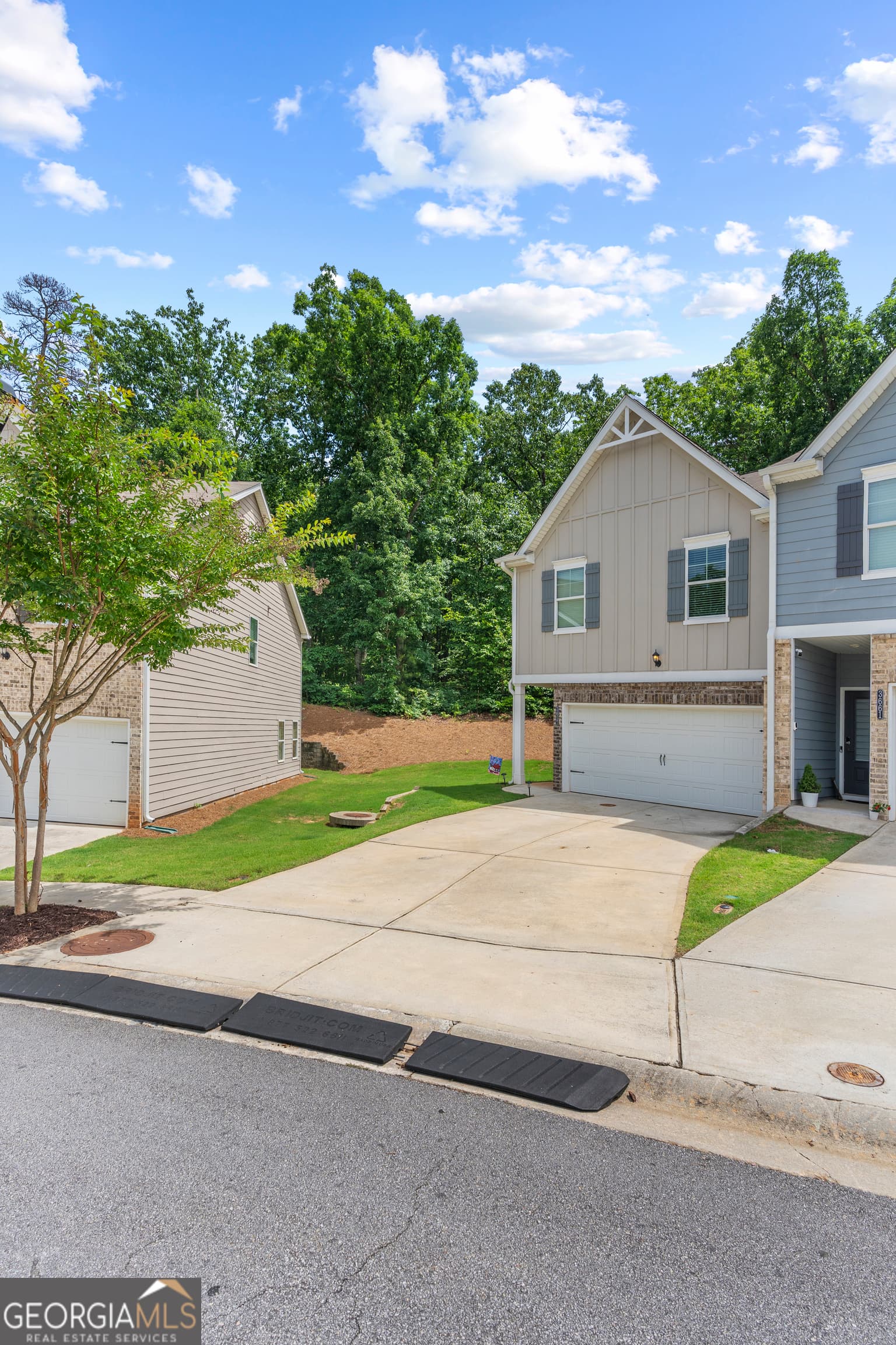 3 bedroom, 2.5 bathroom, 1,600 sq ft townhouse for sale at 3657 Abbey Way, Gainesville, GA 30507 — photo 4