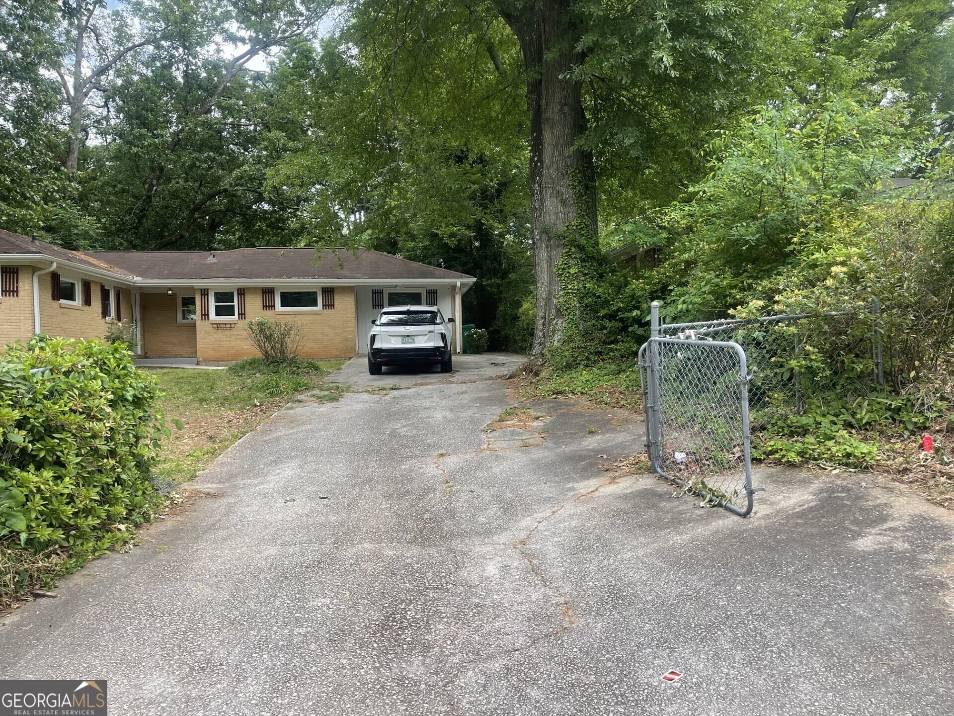 4 bedroom, 2 bathroom, 1,616 sq ft single family residence for sale at 1321 SNAPFINGER Road, Decatur, GA 30032 — photo 5