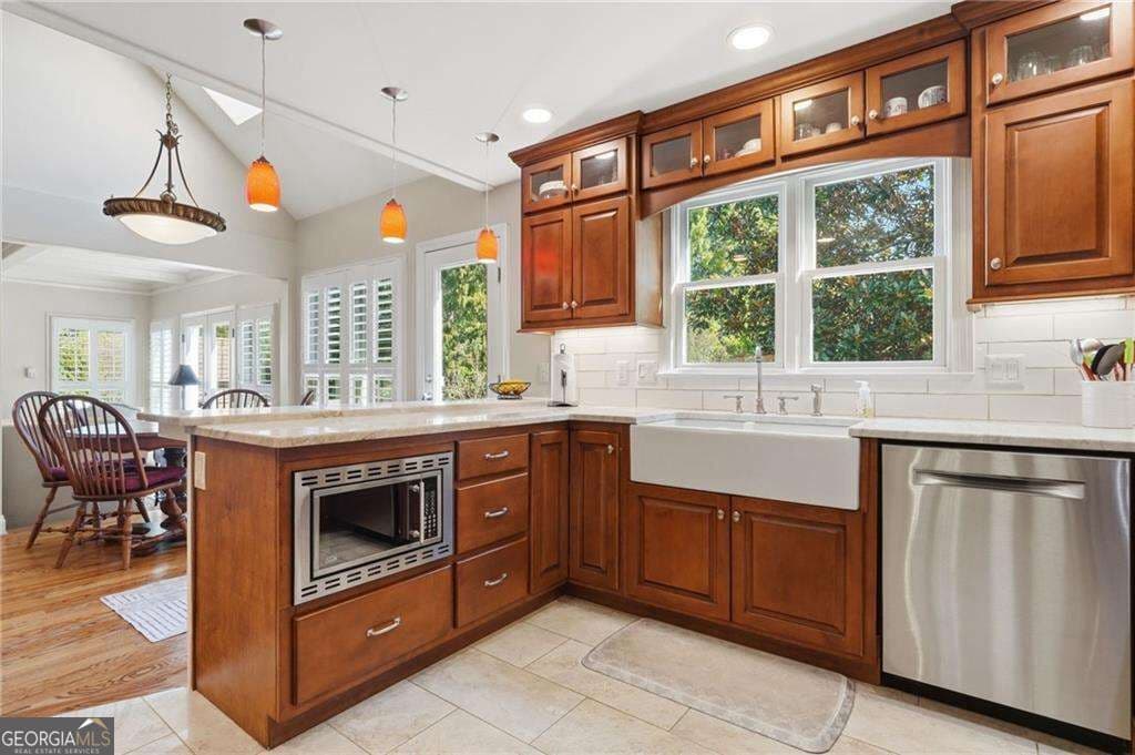 4 bedroom, 3.5 bathroom, 4,095 sq ft single family residence for sale at 11925 Wexford Club Drive, Roswell, GA 30075 — photo 8
