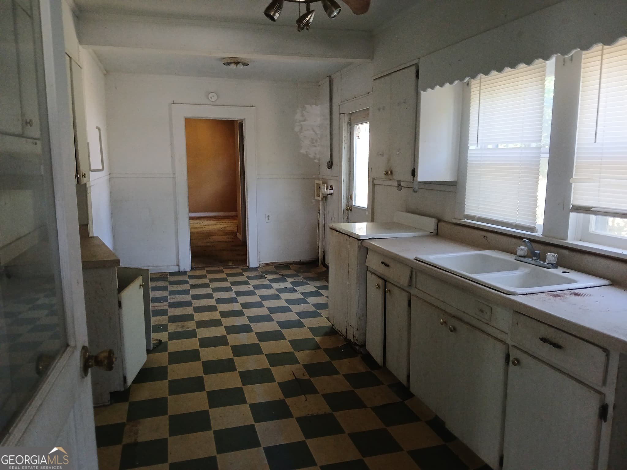 3 bedroom, 2 bathroom single family residence for sale at 702 N CHURCH, Alma, GA 31510 — photo 5
