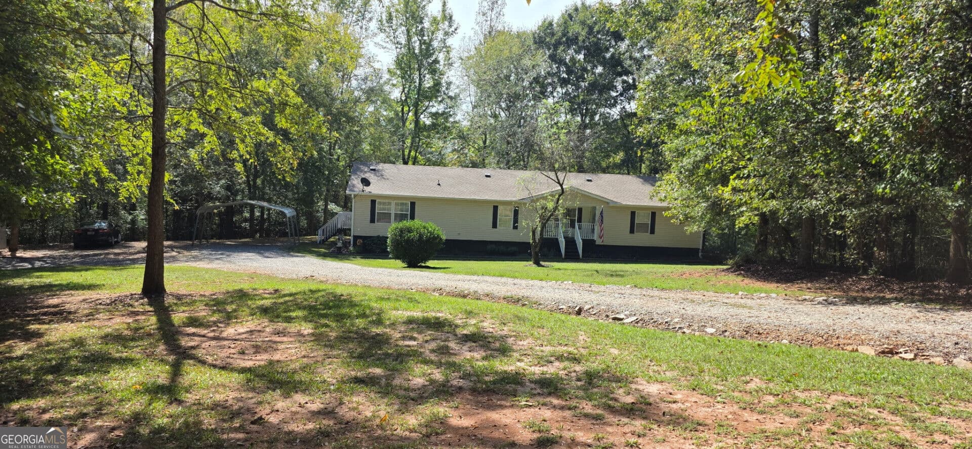 3 bedroom, 2 bathroom, 1,960 sq ft single family residence for sale at 15 Creekside Drive, Pendergrass, GA 30567 — photo 1 of 30
