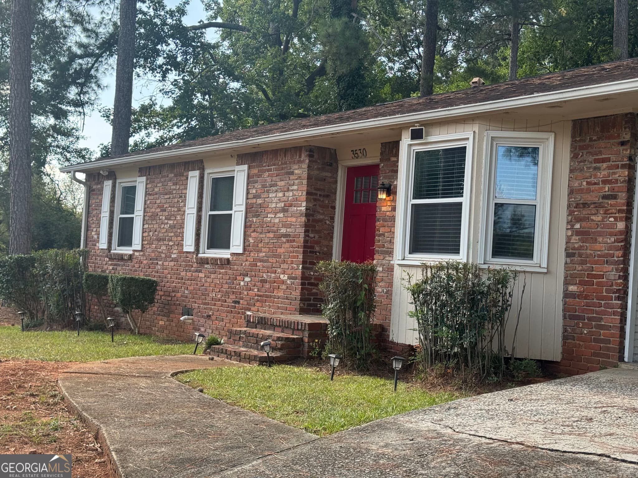 3 bedroom, 2 bathroom, 1,141 sq ft single family residence for sale at 3530 Kenland Road, Smyrna, GA 30082 — photo 2