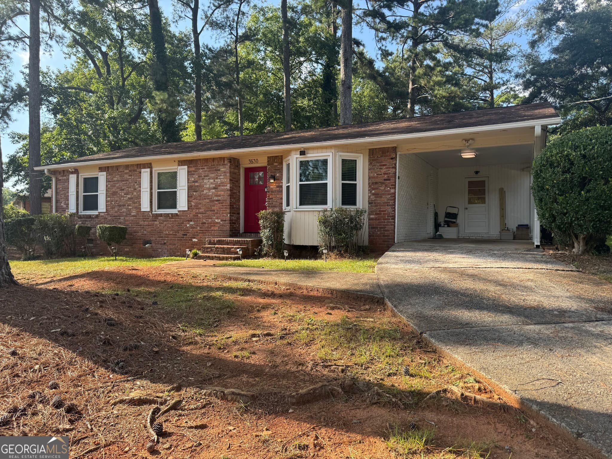 3 bedroom, 2 bathroom, 1,141 sq ft single family residence for sale at 3530 Kenland Road, Smyrna, GA 30082 — photo 1 of 5