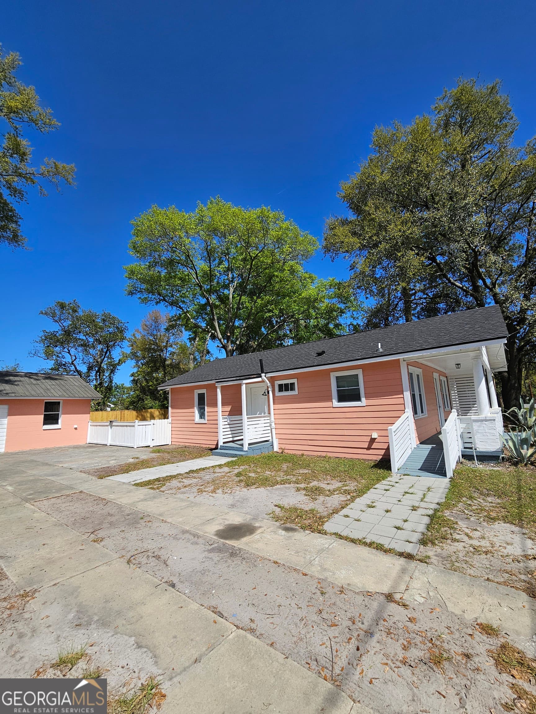 4 bedroom, 2 bathroom, 1,575 sq ft single family residence for sale at 22 W 59th Street, Savannah, GA 31405 — photo 5