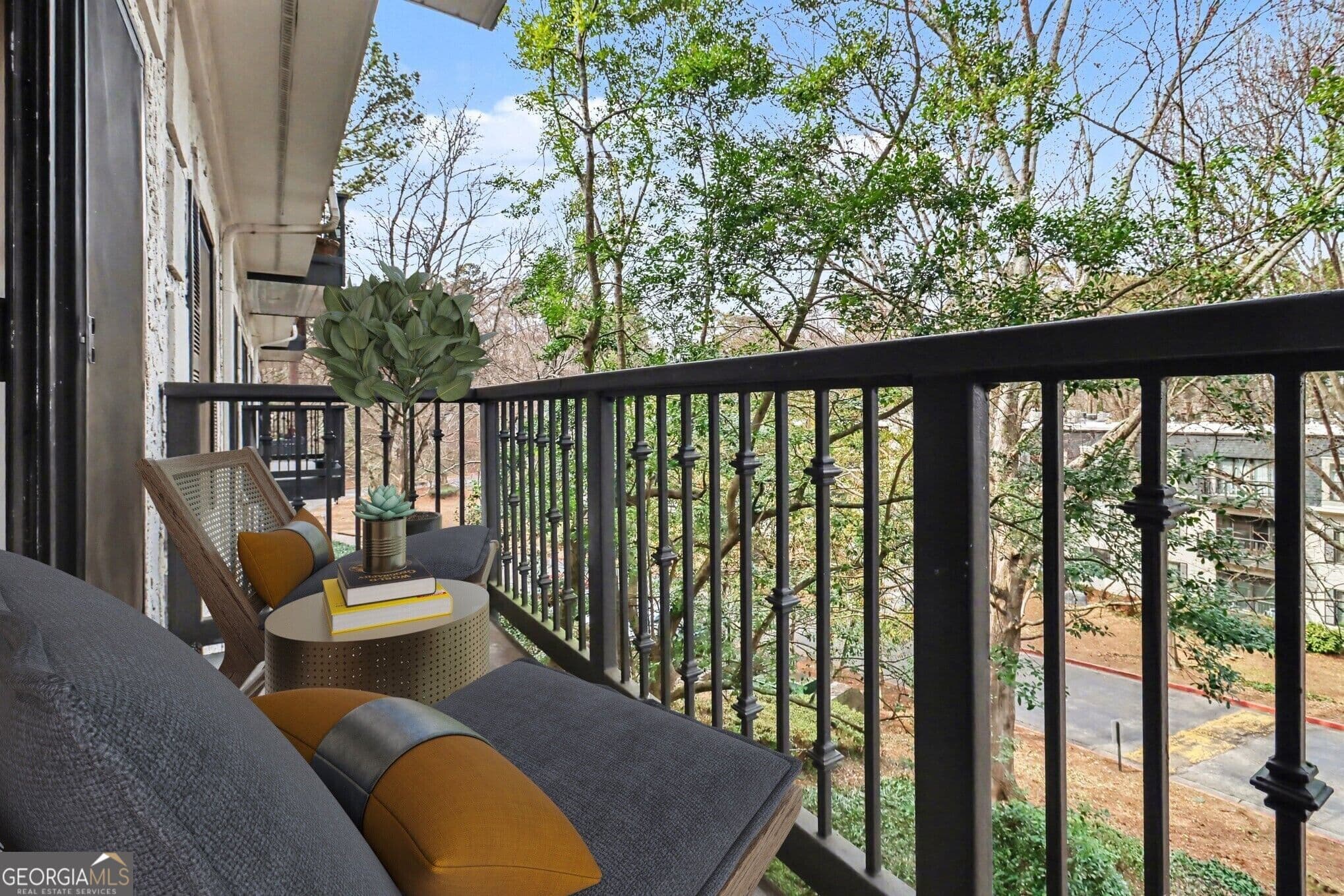 2 bedroom, 2 bathroom, 1,249 sq ft condominium for sale at 1202 Pine Heights Drive, Atlanta, GA 30324 — photo 6