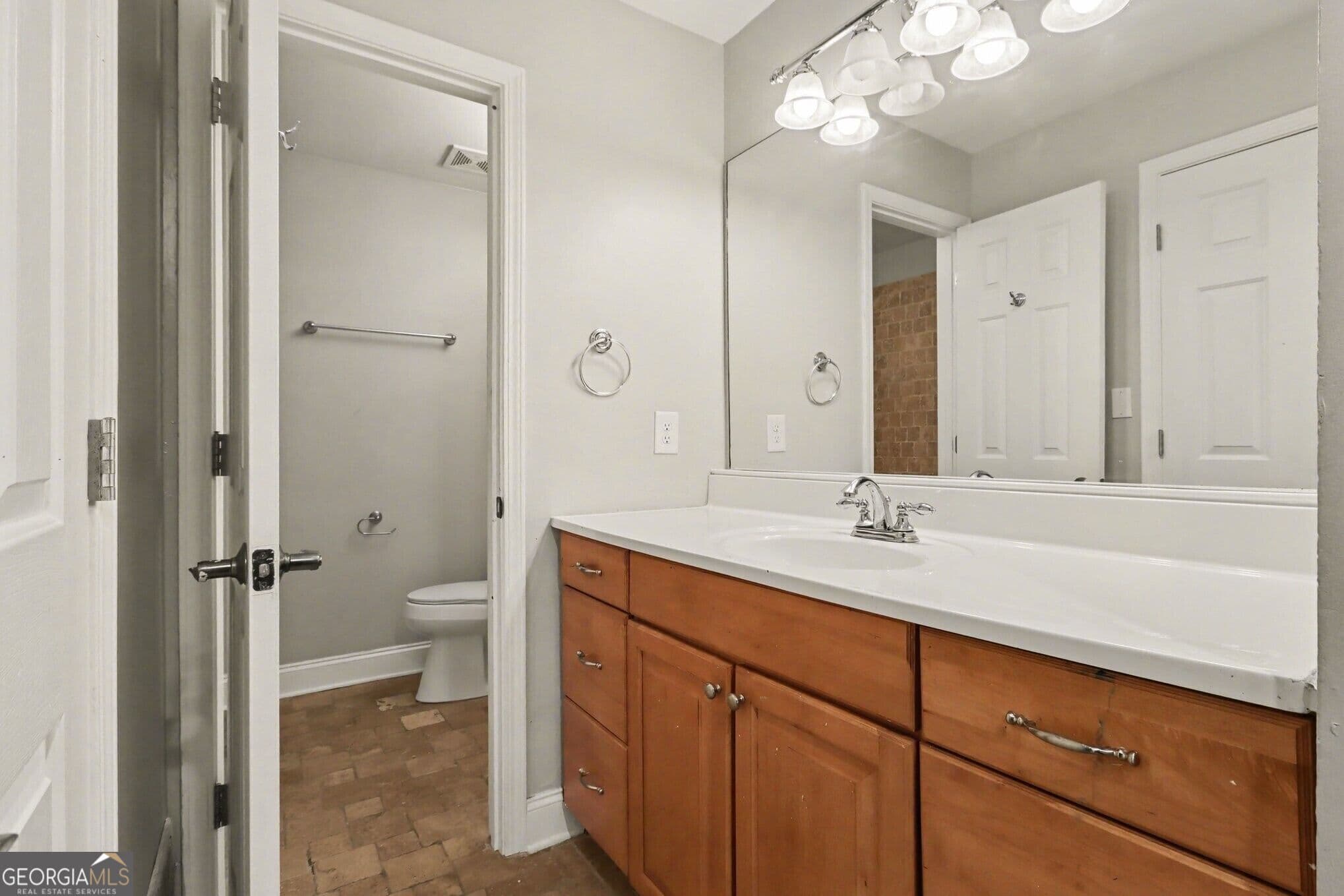 2 bedroom, 2 bathroom, 1,249 sq ft condominium for sale at 1202 Pine Heights Drive, Atlanta, GA 30324 — photo 5