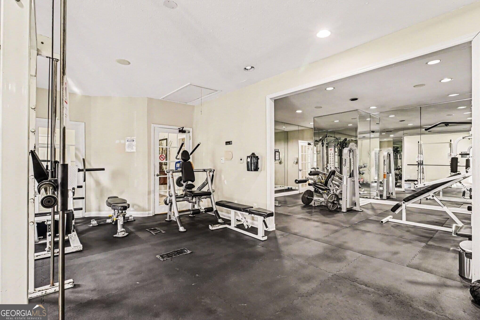2 bedroom, 2 bathroom, 1,249 sq ft condominium for sale at 1202 Pine Heights Drive, Atlanta, GA 30324 — photo 8