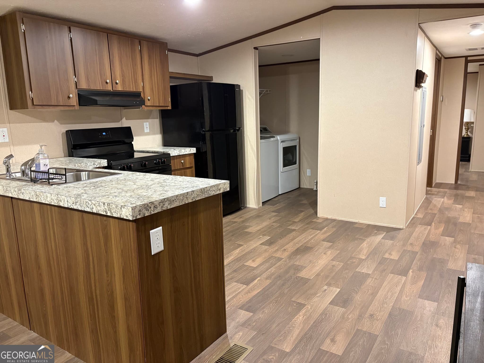 2 bedroom, 1 bathroom, 900 sq ft single family residence for sale at 24 Robin Lane, Jesup, GA 31545 — photo 4
