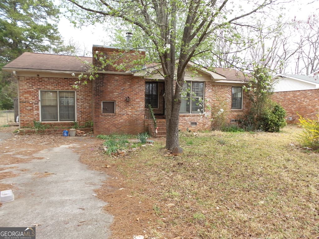 4 bedroom, 2 bathroom, 1,942 sq ft single family residence sold at 305 S. 14th Avenue, Lanett, AL 36863