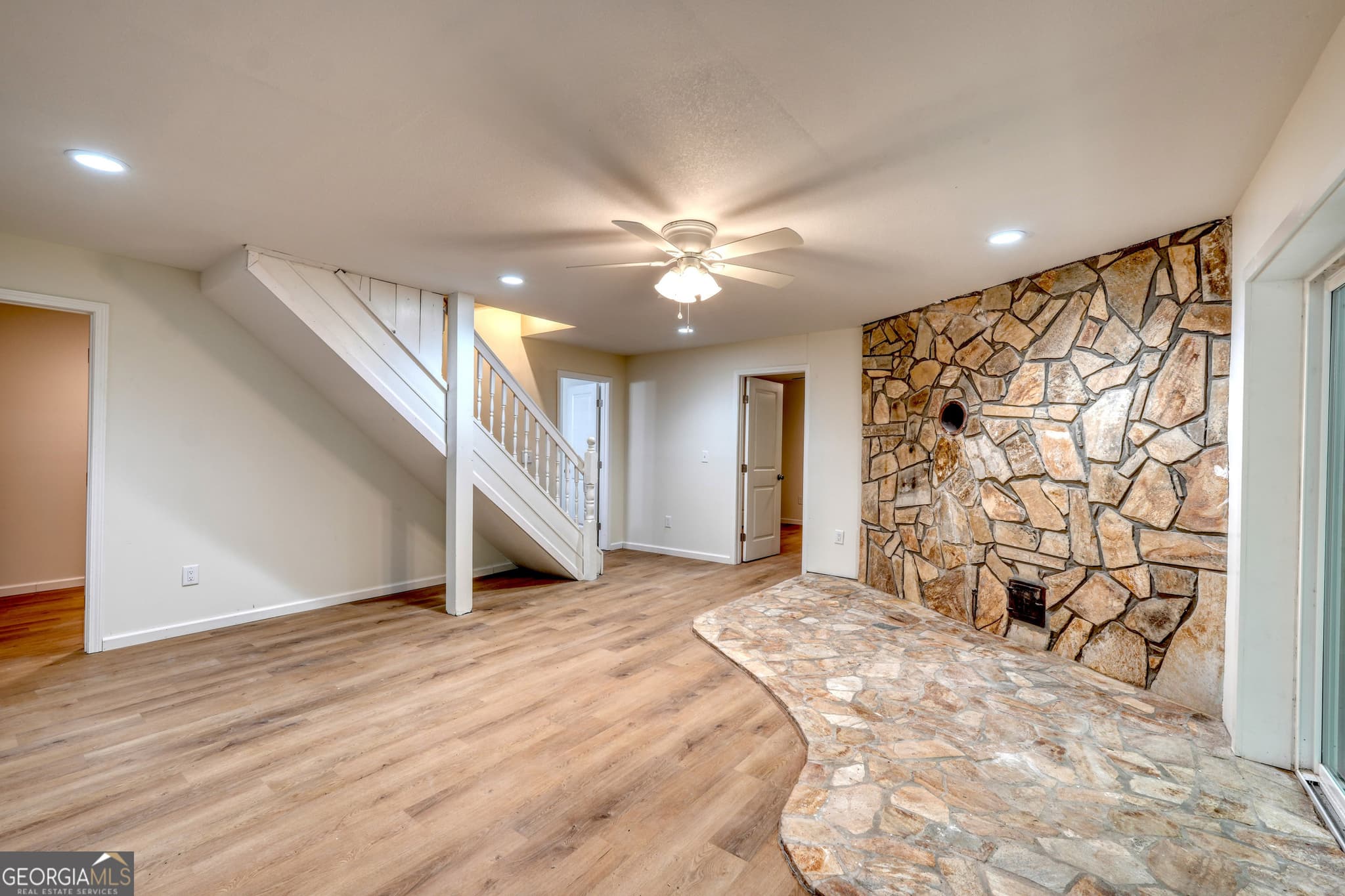 5 bedroom, 3 bathroom, 2,328 sq ft cabin,single family residence for sale at 198 Big Rock Drive, Hayesville, NC 28904 — photo 5