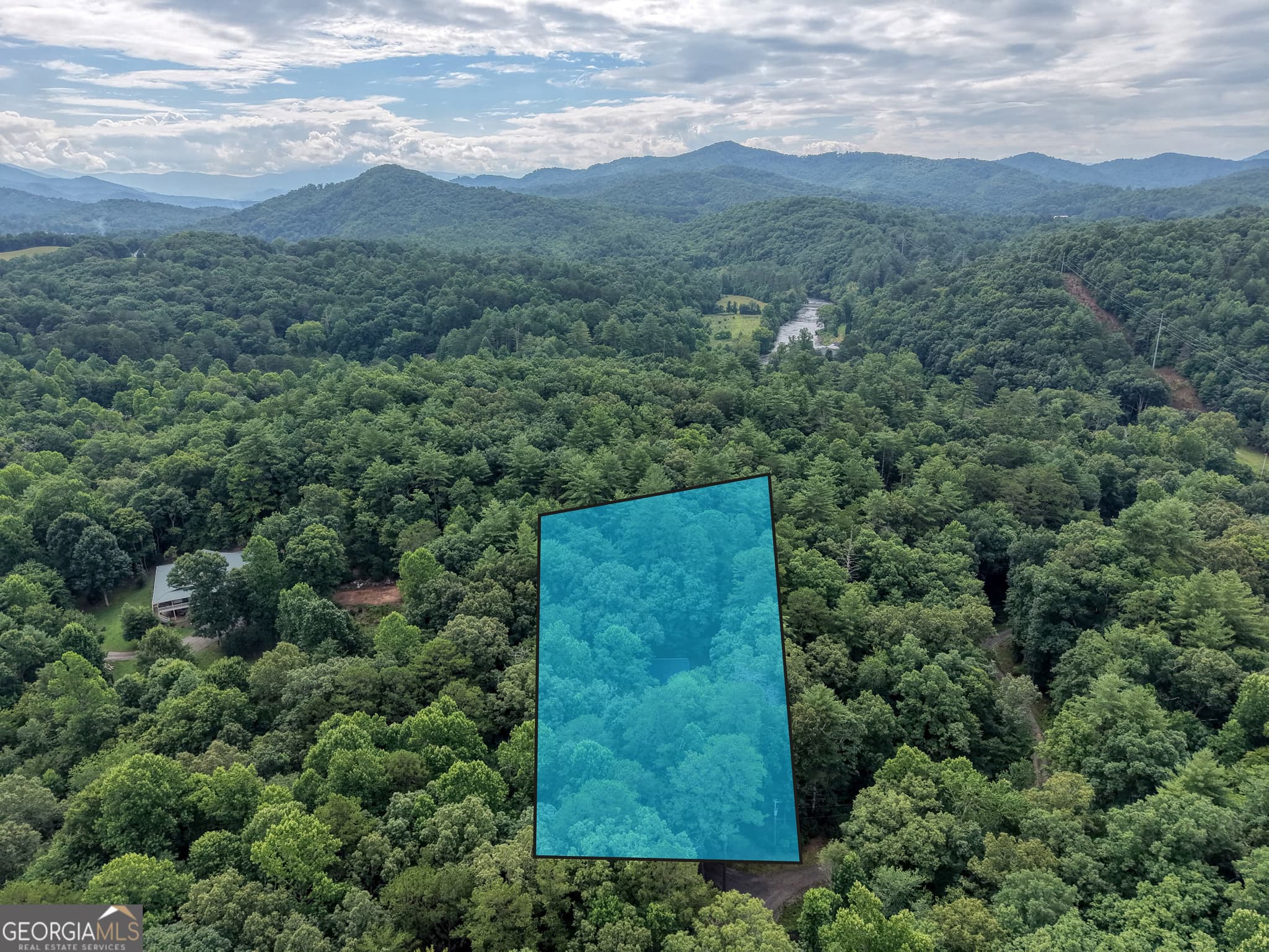 5 bedroom, 3 bathroom, 2,328 sq ft cabin,single family residence for sale at 198 Big Rock Drive, Hayesville, NC 28904 — photo 9