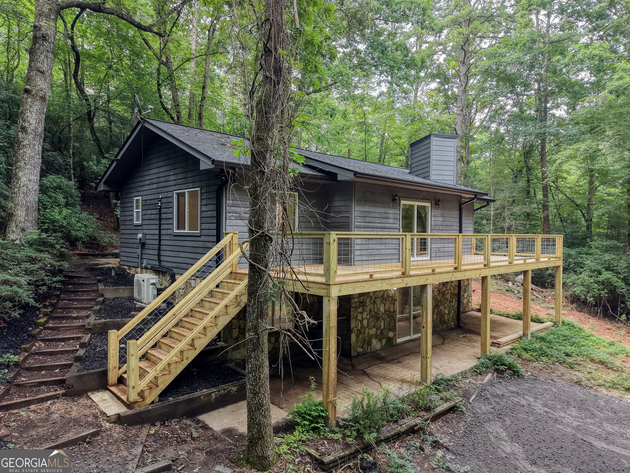 5 bedroom, 3 bathroom, 2,328 sq ft cabin,single family residence for sale at 198 Big Rock Drive, Hayesville, NC 28904 — photo 10