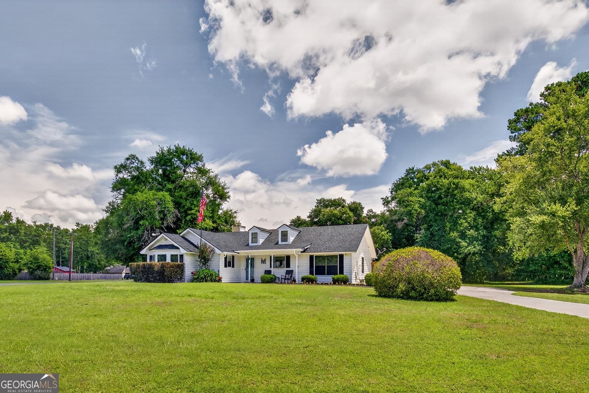 3 bedroom, 2 bathroom, 1,620 sq ft single family residence for sale at 385 Lemans Drive, Bloomingdale, GA 31302 — photo 7