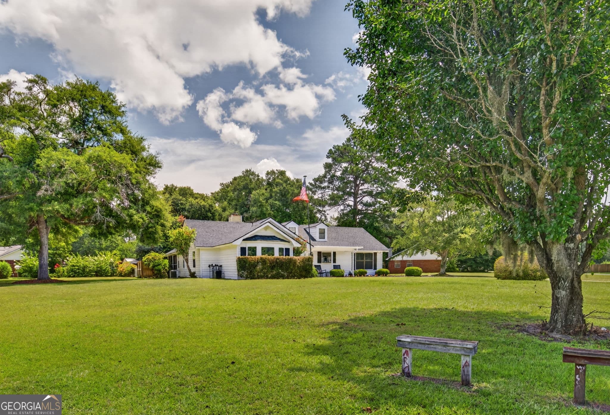 3 bedroom, 2 bathroom, 1,620 sq ft single family residence for sale at 385 Lemans Drive, Bloomingdale, GA 31302 — photo 3