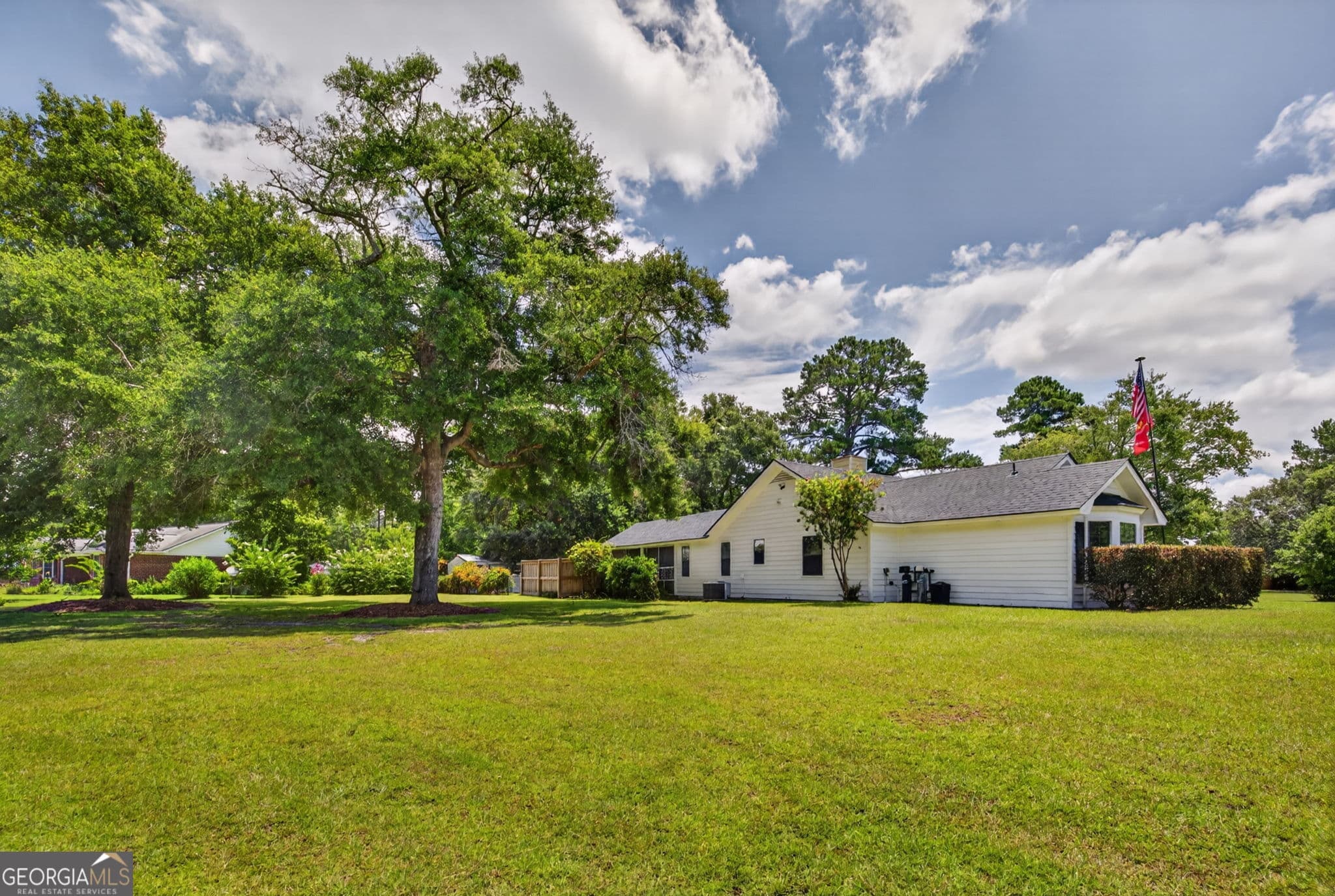 3 bedroom, 2 bathroom, 1,620 sq ft single family residence for sale at 385 Lemans Drive, Bloomingdale, GA 31302 — photo 4