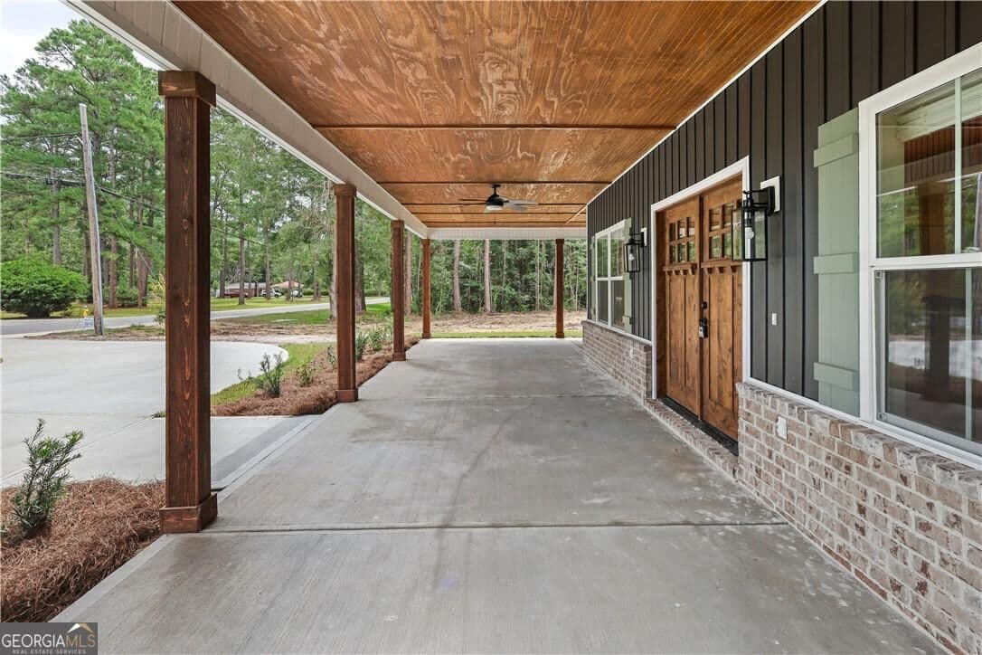 5 bedroom, 3 bathroom, 2,417 sq ft loft,single family residence for sale at 406 S Ash Street, Springfield, GA 31329 — photo 3