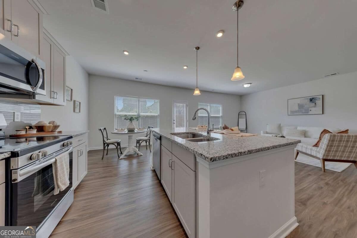 4 bedroom, 2.5 bathroom, 2,200 sq ft single family residence for rent at 350 Cranston Drive, Ball Ground, GA 30107 for $2,350 a month — photo 10