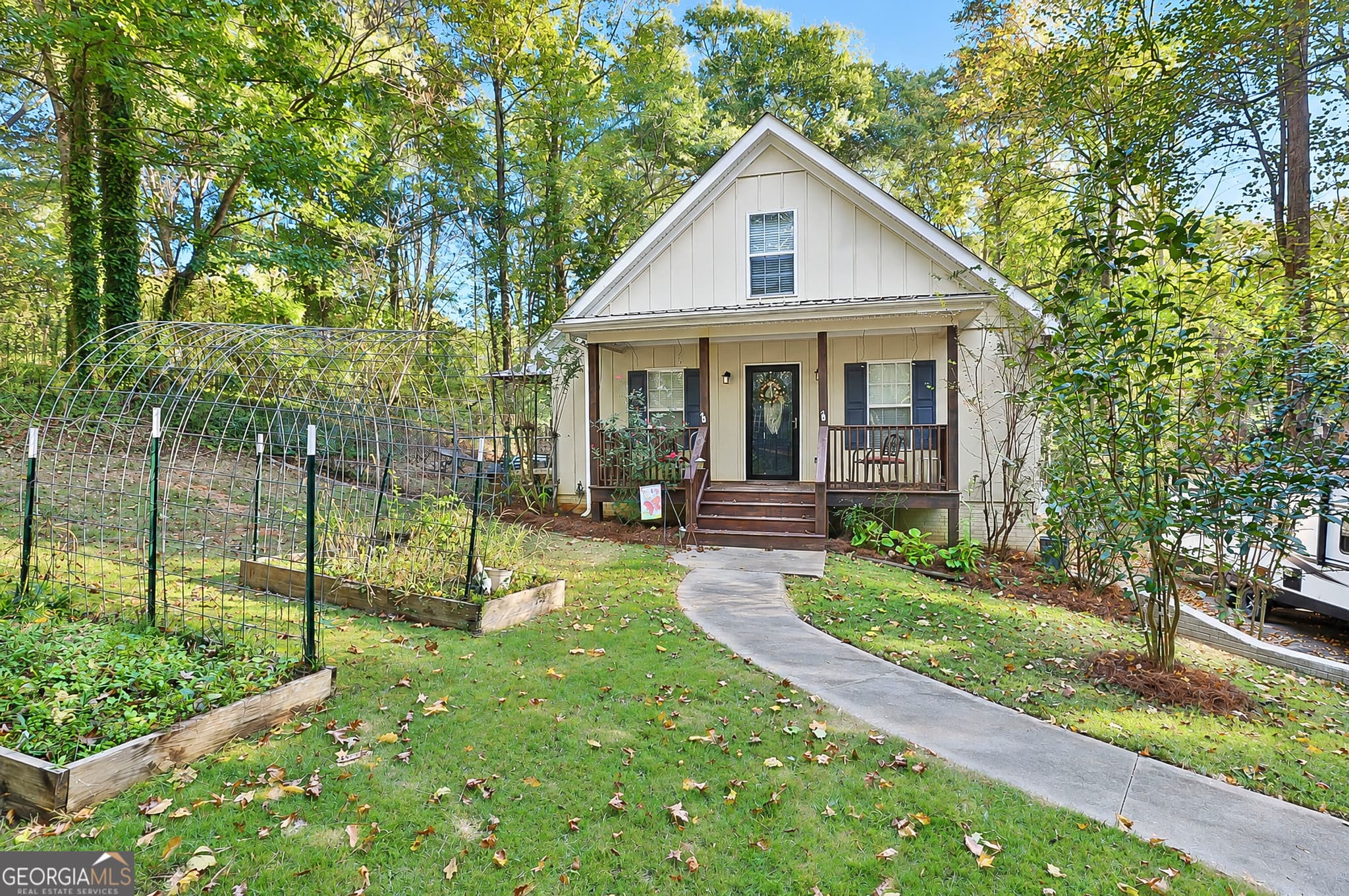 3 bedroom, 2.5 bathroom, 1,904 sq ft single family residence for sale at 2010 Moore Road, Moreland, GA 30259 — photo 2