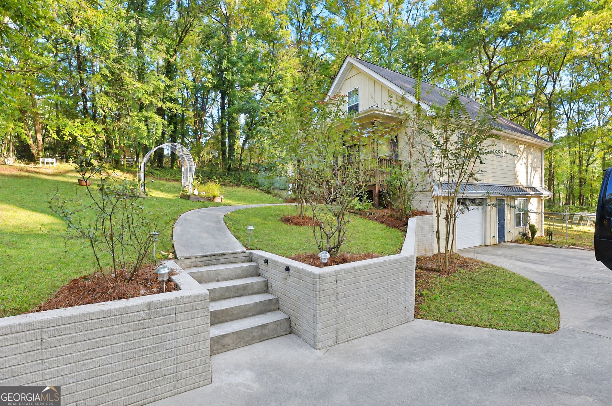 3 bedroom, 2.5 bathroom, 1,904 sq ft single family residence for sale at 2010 Moore Road, Moreland, GA 30259 — photo 3