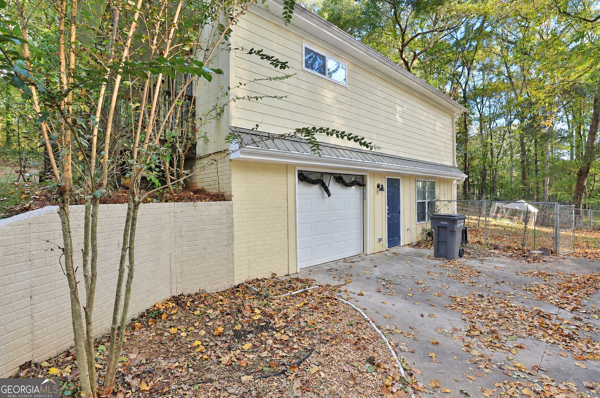 3 bedroom, 2.5 bathroom, 1,904 sq ft single family residence for sale at 2010 Moore Road, Moreland, GA 30259 — photo 4