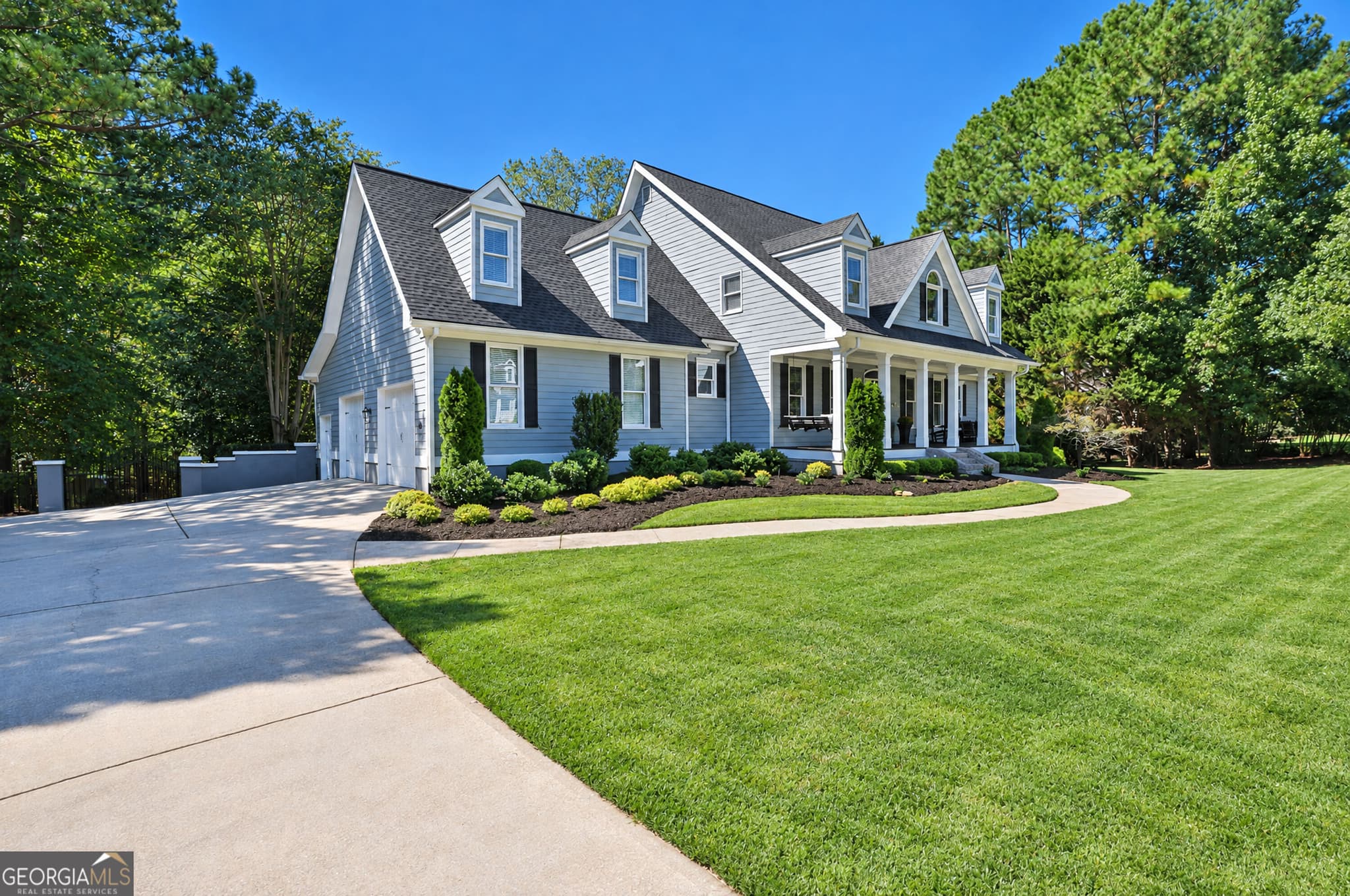 5 bedroom, 4.5 bathroom, 5,320 sq ft single family residence for sale at 125 Coventry Court, Fayetteville, GA 30215 — photo 2